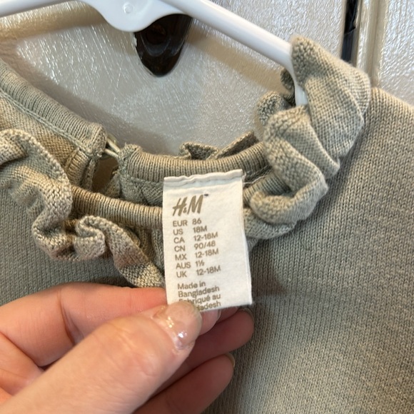 H&M Sweater - Picture 2 of 4